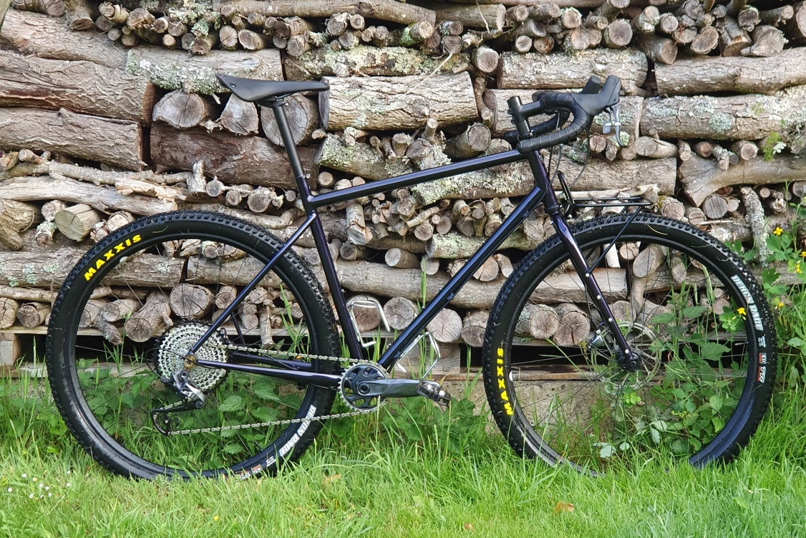 Chemins de terre et feux de camp : le monster-gravel La Tangente de Nicolas