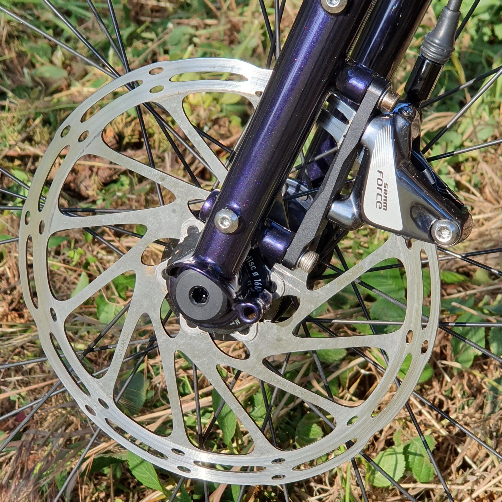 Chemins de terre et feux de camp : le monster-gravel La Tangente de Nicolas