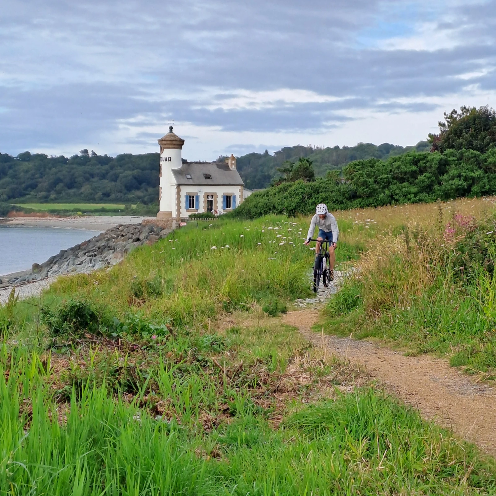 Chemins de terre et feux de camp : le monster-gravel La Tangente de Nicolas