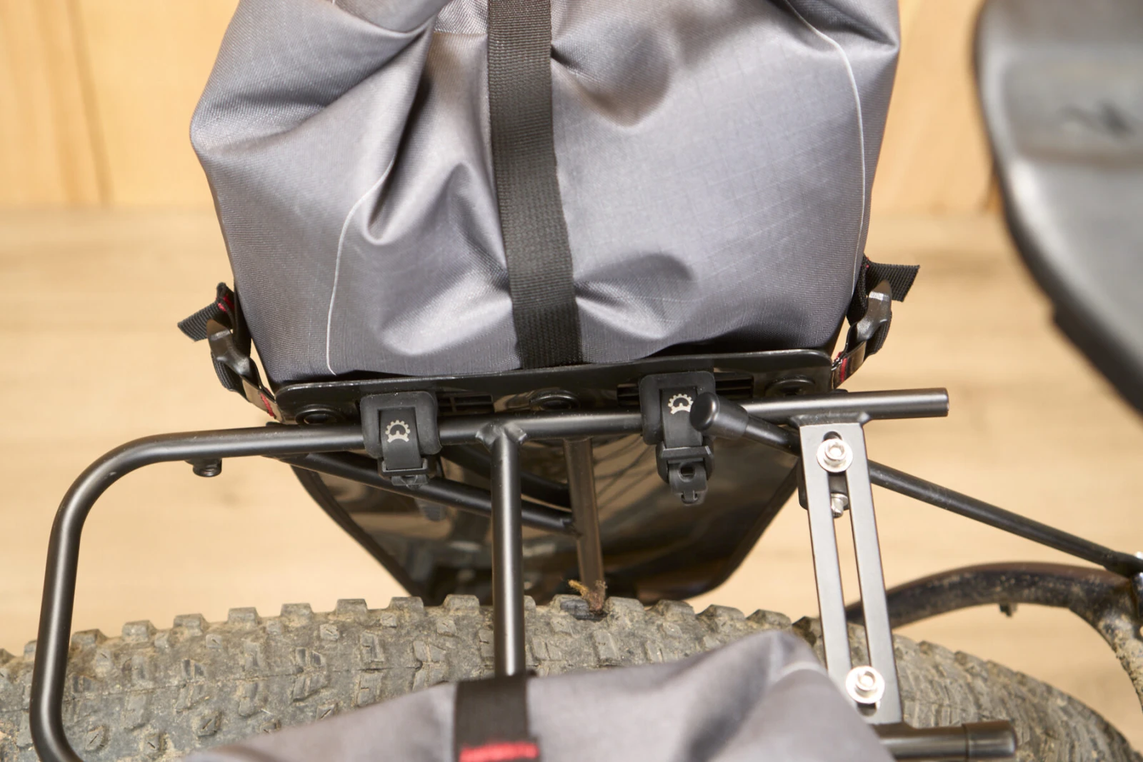 Revelate Designs Portage Panniers : des sacoches pour porte-bagages, façon bikepacking