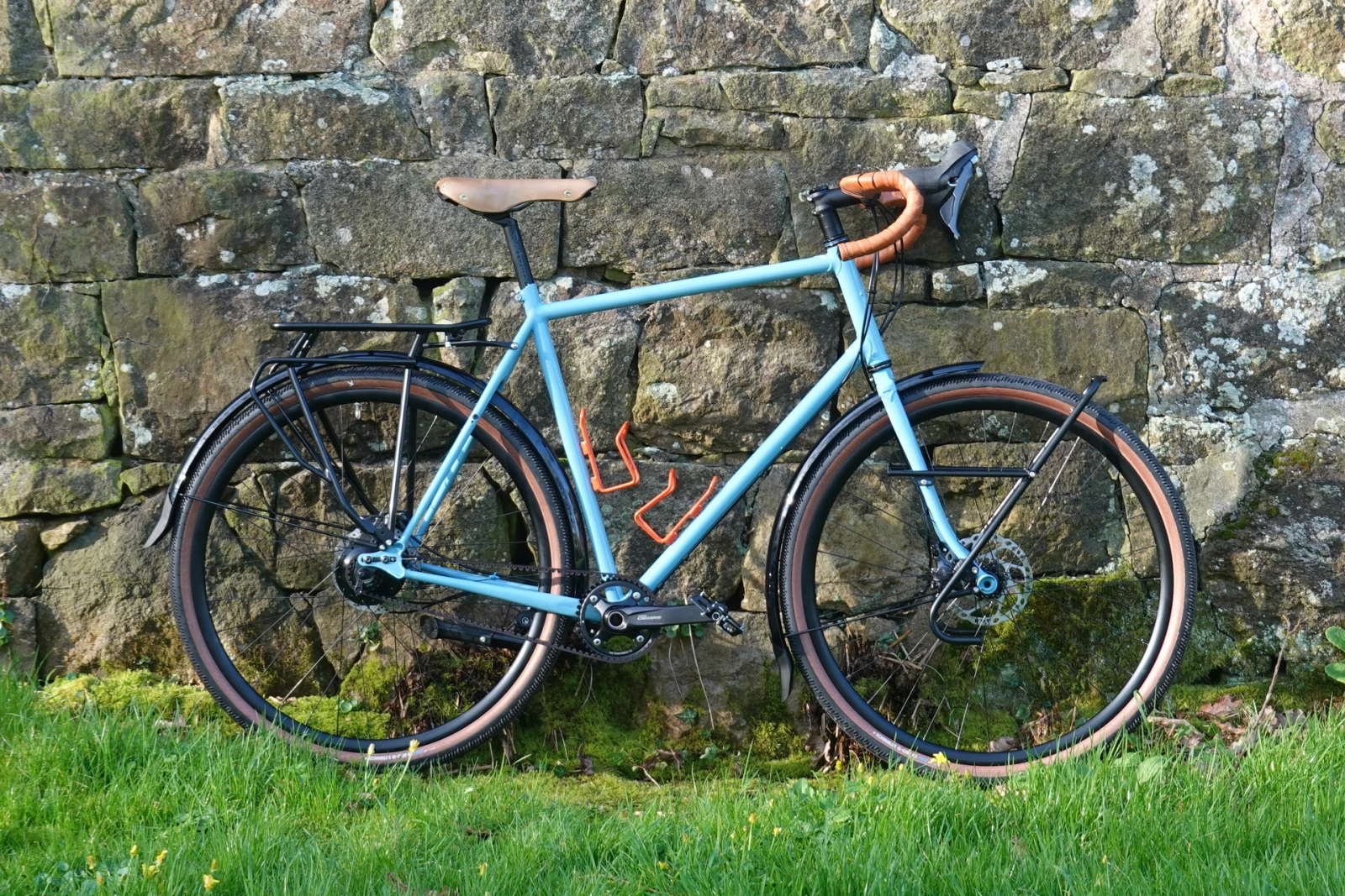 Une randonneuse sur mesure avec intégration Rohloff complète