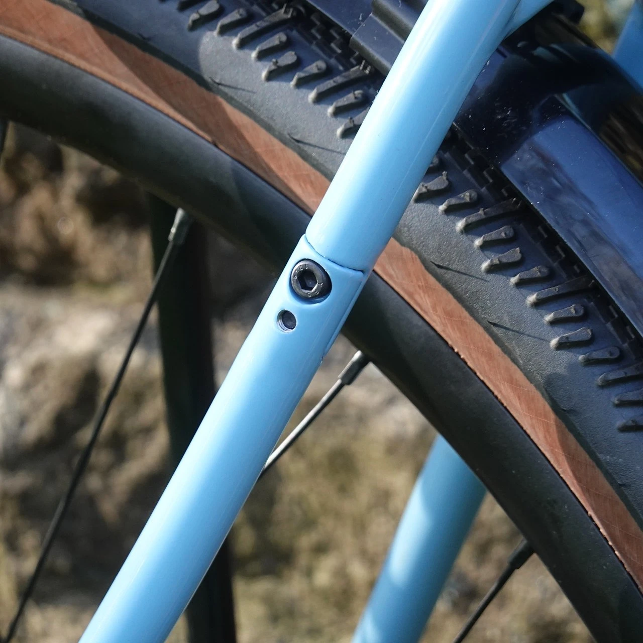 Une randonneuse sur mesure avec intégration Rohloff complète