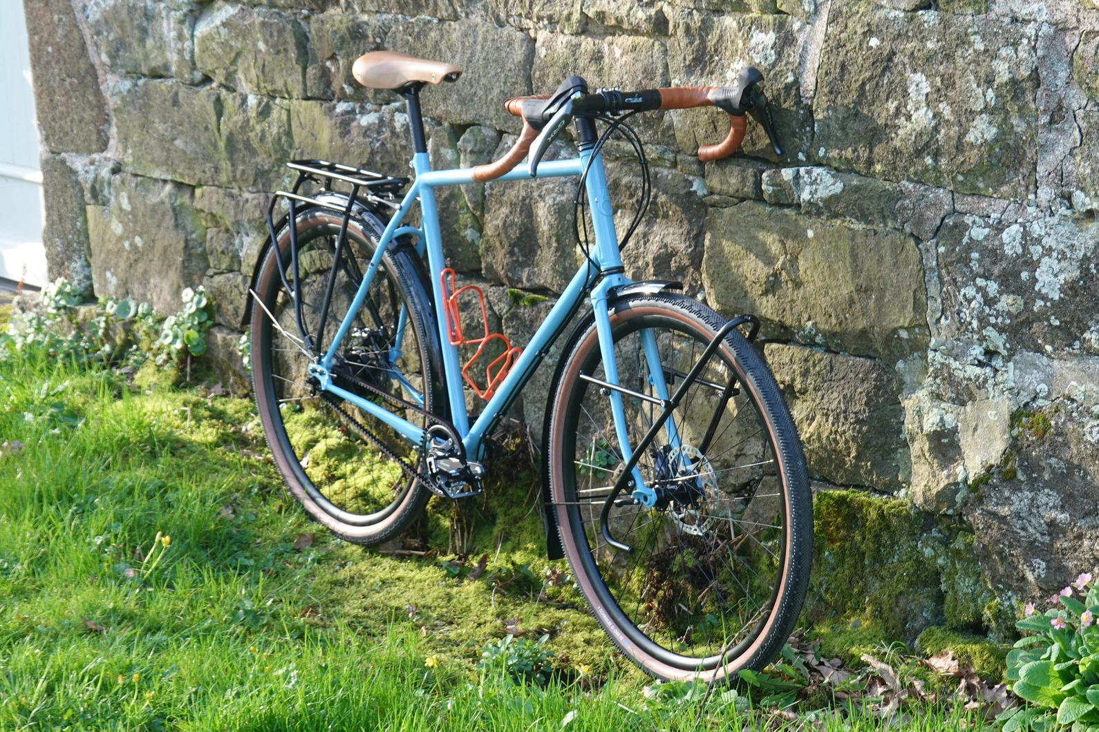 Une randonneuse sur mesure avec intégration Rohloff complète